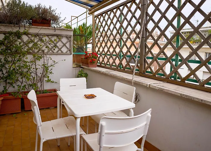 Apartment Naif Rom